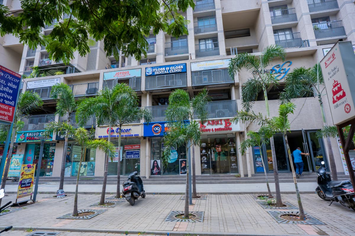 Exterior view of the Floss & Gloss clinic building